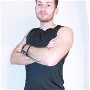 Entrenador personal y emprendedor, donde trabajamos hábitos basados en identidad para mejorar la salud.